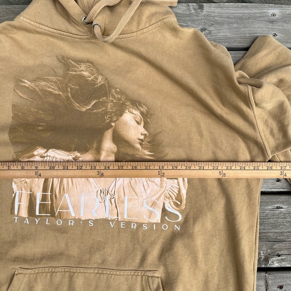 Taylor Swift Fearless TV Mustard Hoodie Size Large - Picture 3 of 8